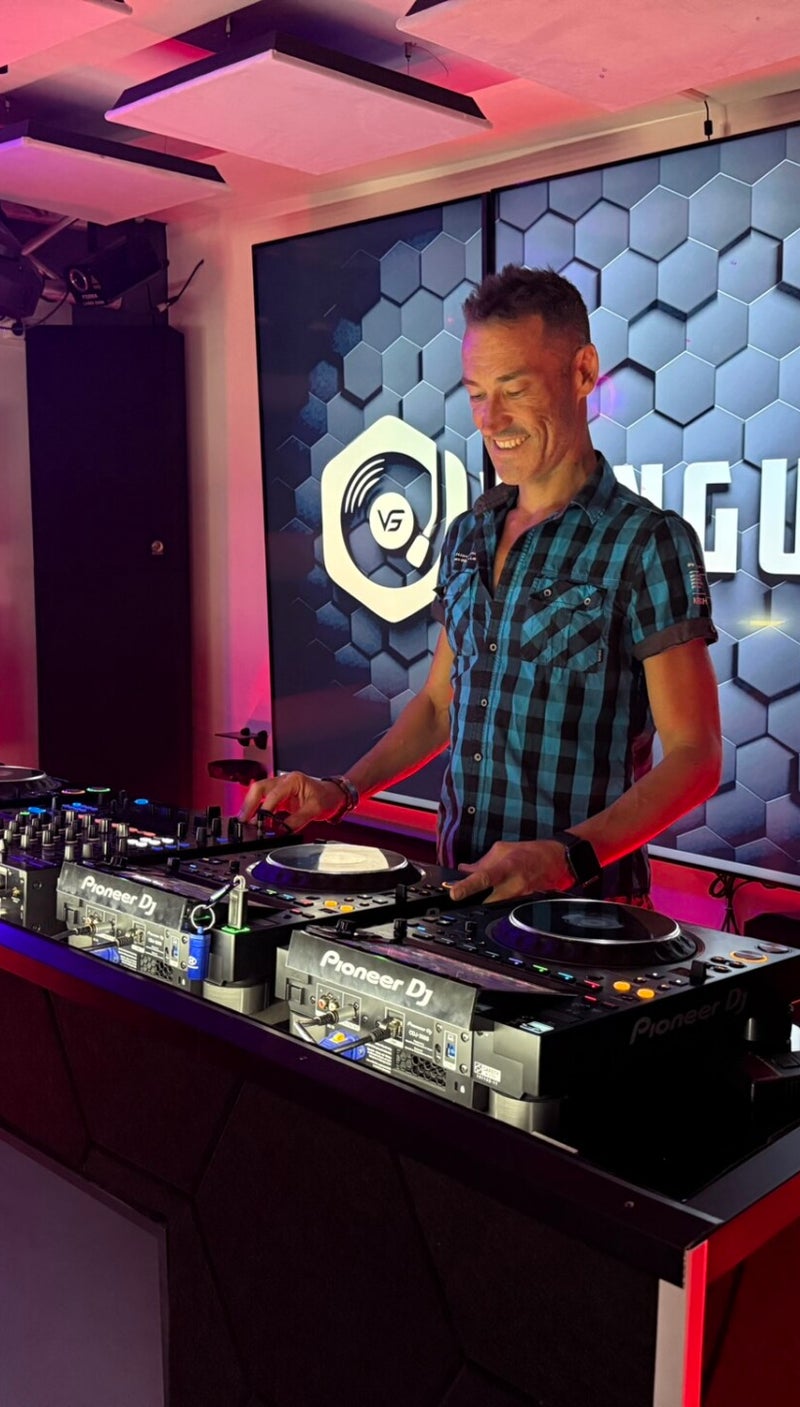 Juanje DJ en Estudio Vanguard